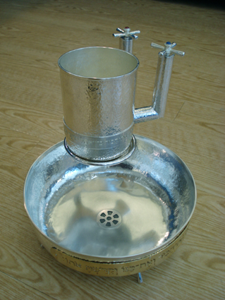 washing cup on stand